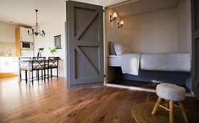T'Hus Bed & Breakfast